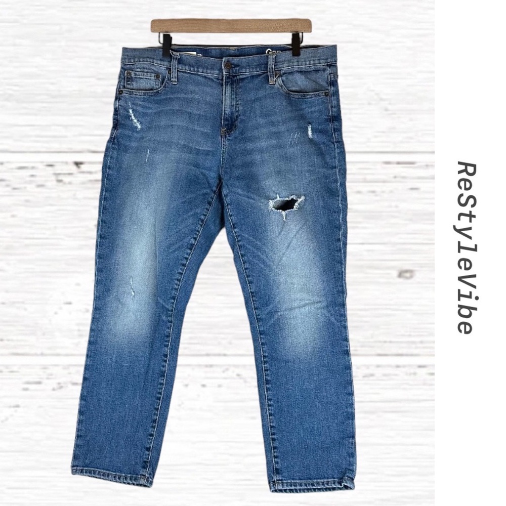 GAP Women’s Size 33R Denim Jeans Girlfriend Fit Style Stretch Mid Rise Distress